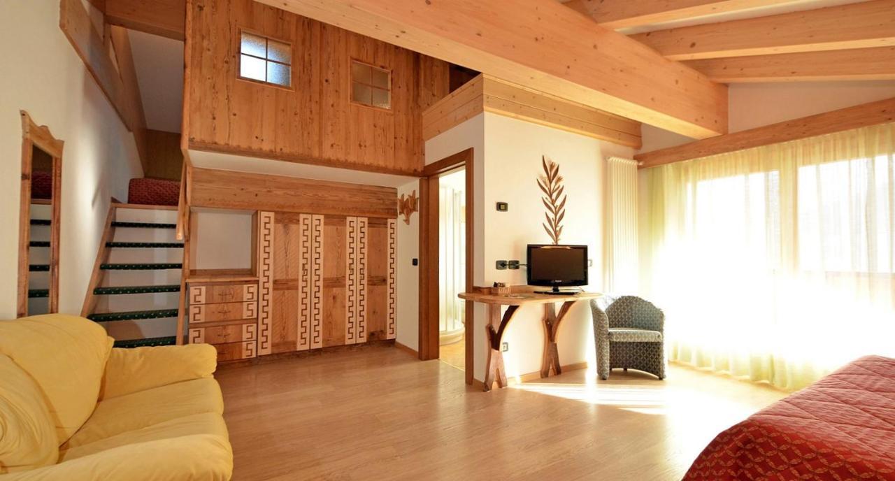 Hotel La Soldanella Moena Exteriör bild