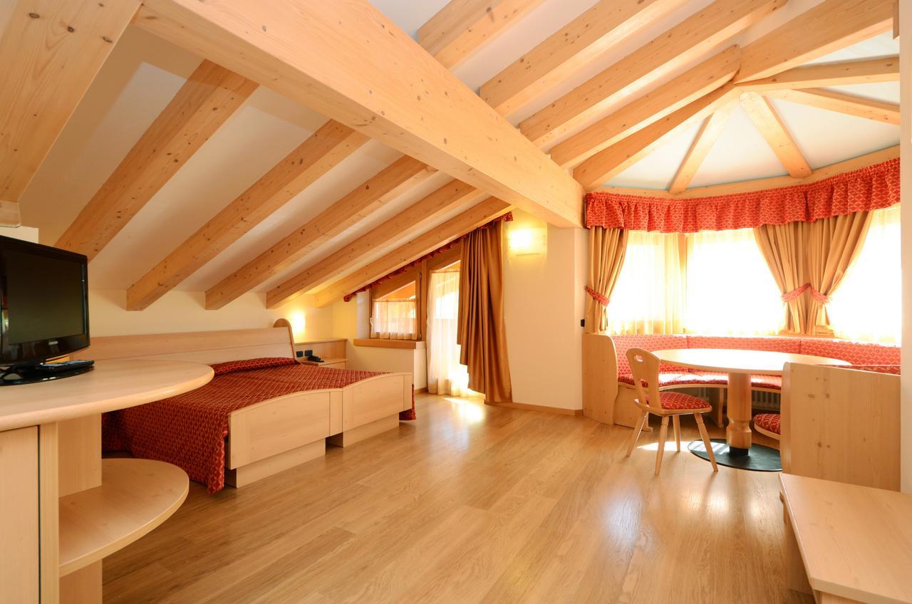 Hotel La Soldanella Moena Exteriör bild